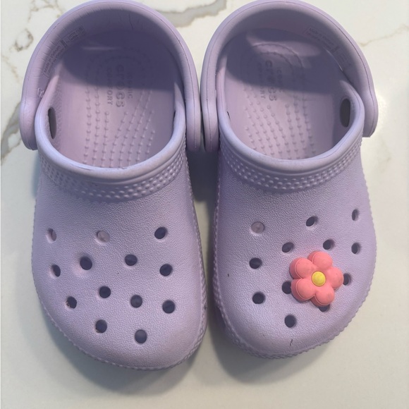 Lavender toddler girl crocs - Picture 1 of 3